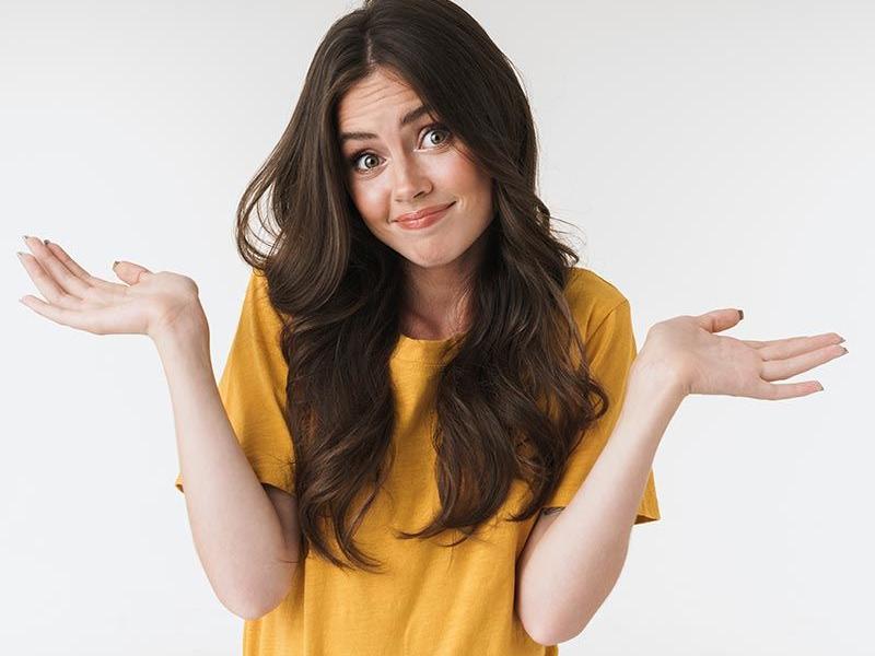 Bild von Instructainment, welches eine Frau zeigt, die sich entschuldigt